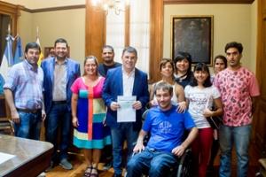 El Intendente entregó las becas del Fondo Regional de las Artes
